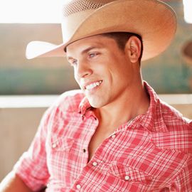 Dustin Lynch Headshot