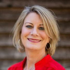 Lisa Robertson Headshot