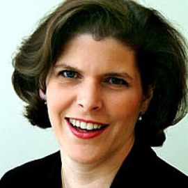 Carol Pineau Headshot