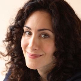 Joanna Rakoff Headshot