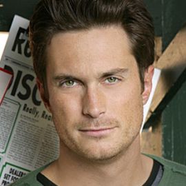 Oliver Hudson Headshot