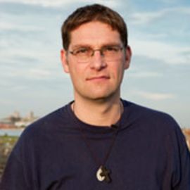 Magnus MacFarlane-Barrow Headshot