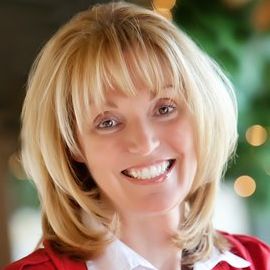 Mary Lucas Headshot