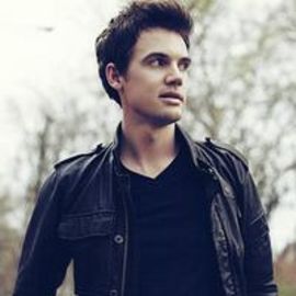 Tyler Hilton Headshot