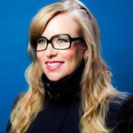 Leslie Bradshaw Headshot
