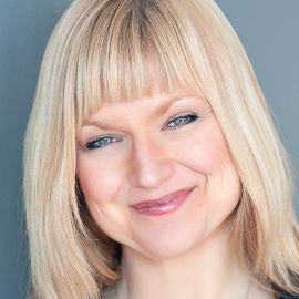 Tracy Revell Headshot