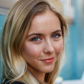 Stephanie Danler Headshot