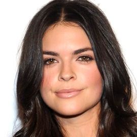 Katie Lee Headshot