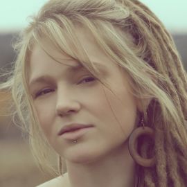 Crystal Bowersox Headshot