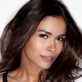 Daniella Alonso Headshot