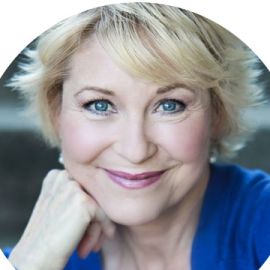 Dee Wallace Headshot