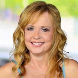 Linnea Quigley Headshot