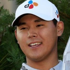 Si Woo Kim Headshot