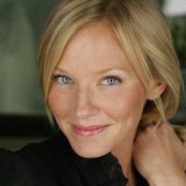 Kelli Giddish Headshot