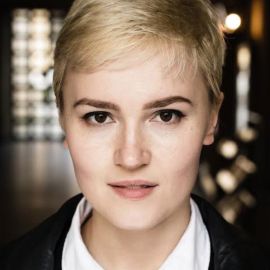Veronica Roth Headshot