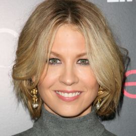 Jenna Elfman Headshot
