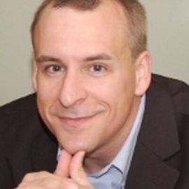 Josh Hinds Headshot