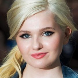 Abigail Breslin Headshot