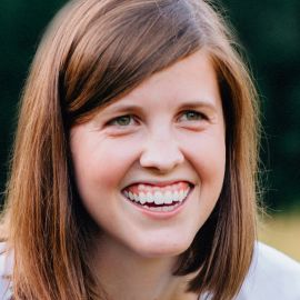 Carrie Grace Headshot