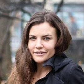 Stacey Ferreira Headshot