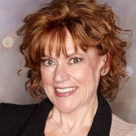 Liz Jazwiec Headshot