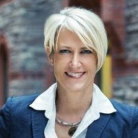 Kelly Peters Headshot