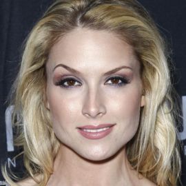 Tara Conner Headshot