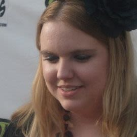 Julia Boyd Headshot