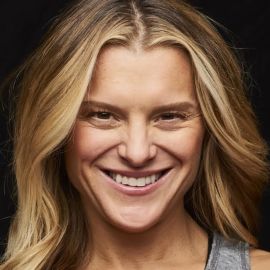 Holly Rilinger Headshot