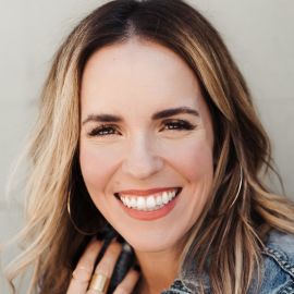 Rachel Hollis Headshot
