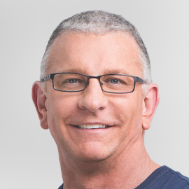 Robert Irvine Headshot