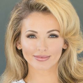 Shandi Finnessey Headshot