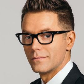 Bobby Bones Headshot