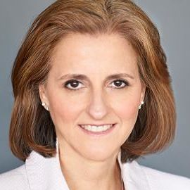 Lynne Biggar Headshot