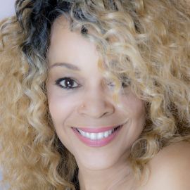 Ola Ray Headshot