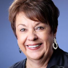 Debbie Phelps Headshot