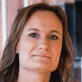 Gillian Tans Headshot