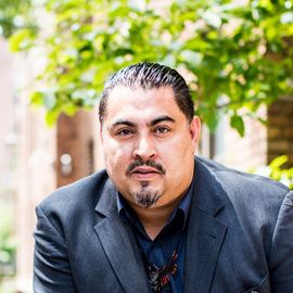 Dr. César Cruz Headshot