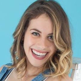 Lucie Fink Headshot