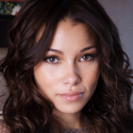 Jessica Parker Kennedy Headshot