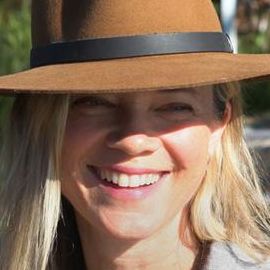 Amy Smart Headshot
