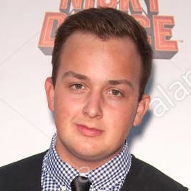 Noah Munck Headshot
