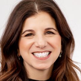 Amy Shecter Headshot