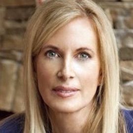 Beth Holloway Headshot