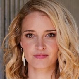 Stephanie Wrobel Headshot