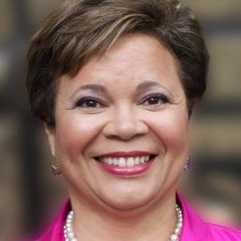Vi Lyles Headshot