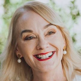 Deborah Olson Headshot