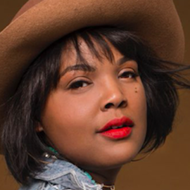 Bea Dixon Headshot