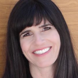 Julie Matthews Headshot