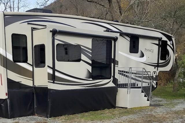 RV Skirting Example 7